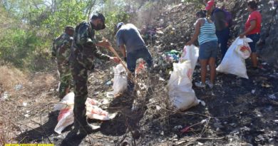 Efectivos del militares del Ejército de Nicaragua en jornada de limpieza en el río Gallo, municipio de Somotillo, departamento de Chinandega.