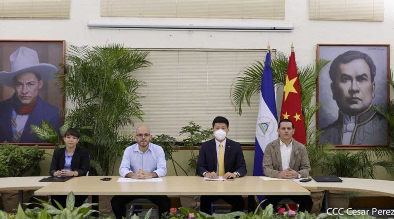 Directores de los principales medios de comunicación de Nicaragua junto al representante del Gobierno Chino, señor Yu Bo