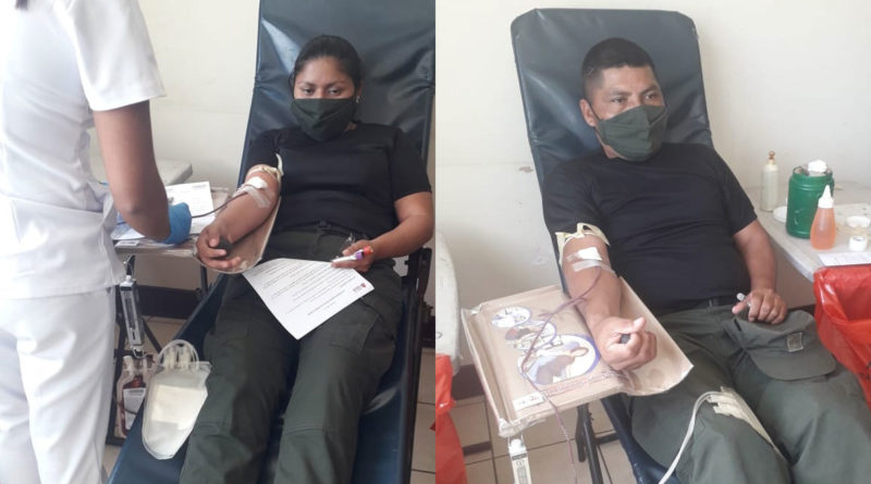 Efectivos militares del Ejército de Nicaragua participando de jornada de donación voluntaria de sangre en el departamento de Estelí.