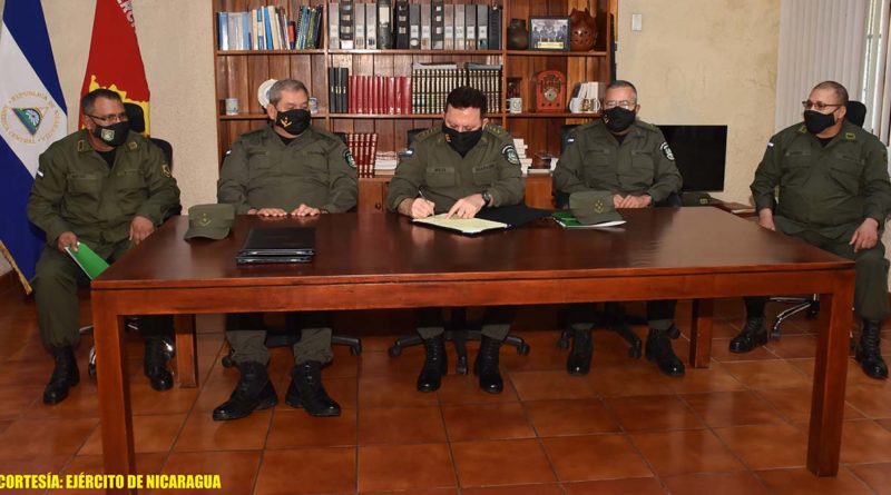 Autoridades del Ejército de Nicaragua durante el traspaso de mando de la Oficina de Asuntos Territoriales