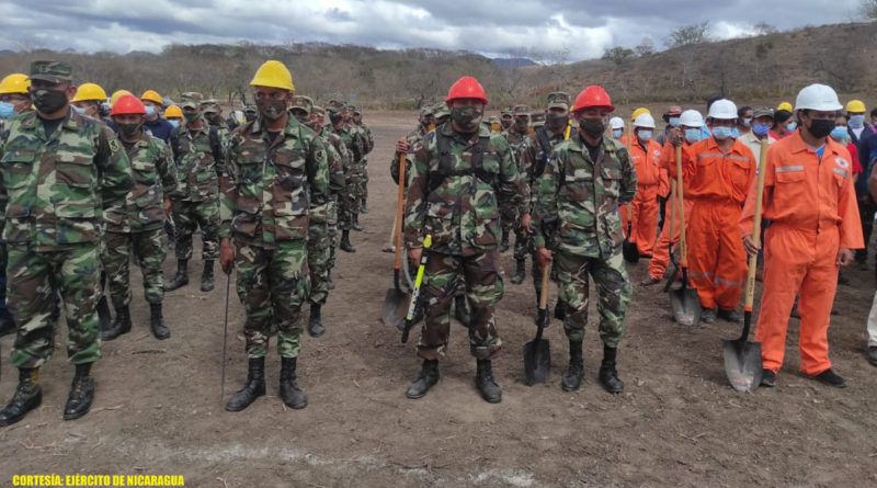 Efectivos del Ejército de Nicaragua en el lanzamiento del plan contra incendios forestales y agropecuarios 2022 en la comunidad Los Canales, municipio de San Lucas, departamento de Madriz.