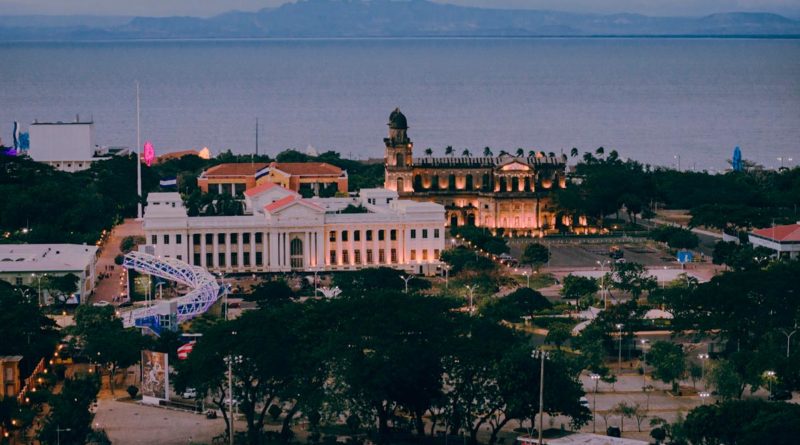 Vista aérea del edificio del Palacio Nacional de Nicaragua, ubicado sobre la Avenida Bolívar de la capital Managua