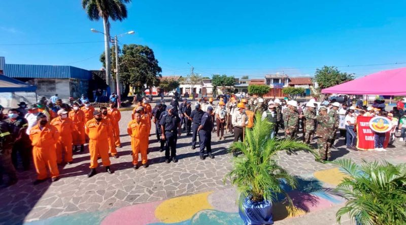 Brigadas institucionales durante el lanzamiento del plan de control y prevención de incendios en Masaya