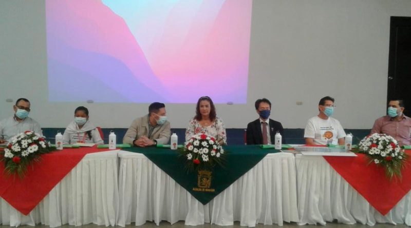 Autoridades de la Alcaldía de Managua, Ministerio de Educación y la Agencia de Cooperación Internacional del Japón (JICA), presentando los resultados del proyecto de educación ambiental para proteger el lago Xolotlán