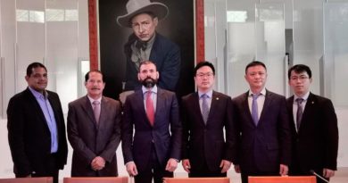 Representantes del Gobierno de Nicaragua junto con representantes de empresas de la República Popular China