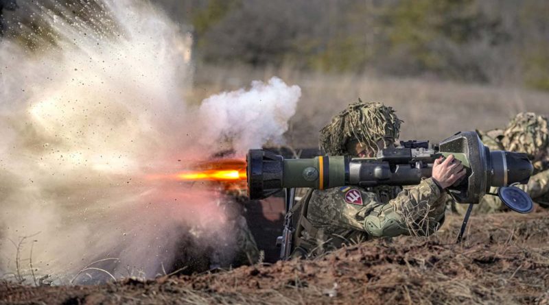 Un militar de Ucrania durante unos ejercicios, la región de Donetsk, Ucrania, el 15 de febrero de 2022