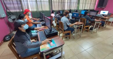 Estudiantes en el Centro Tecnológico Rolando Rodriguez de Chichigalpa