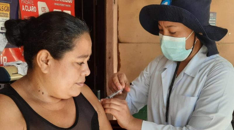 MINSA desarrolla vacunación voluntaria contra la CODIV-19 en barrio Juan Emilio Menocal