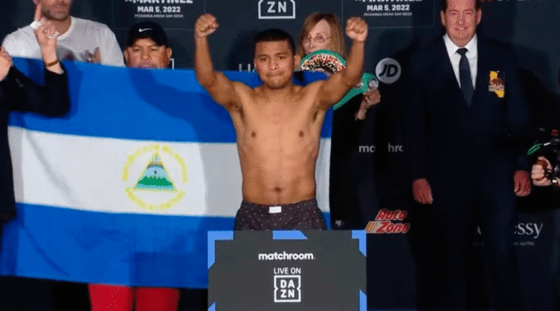 Román ‘’Chocolatito’’ González en el pesaje oficial