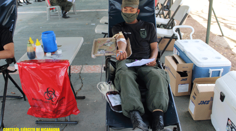 Efectivo del Ejército de Nicaragua participando en Jornada de donación de sangre