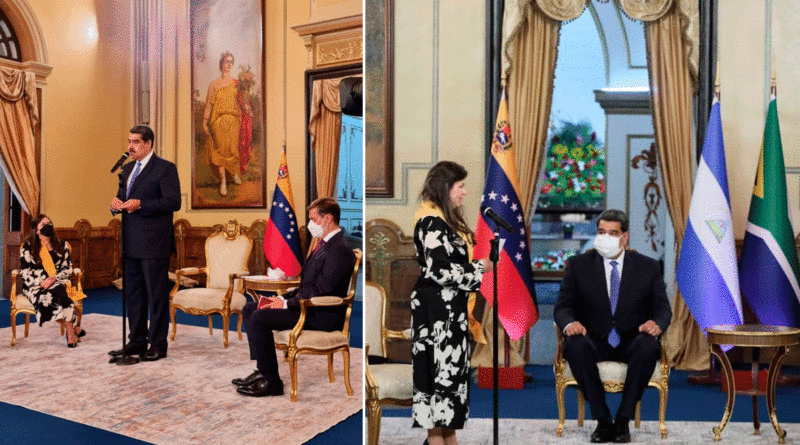 Presidente de la República Bolivariana de Venezuela, Nicolás Maduro, condecorando a la Embajadora de Nicaragua, Yaosca Calderón.