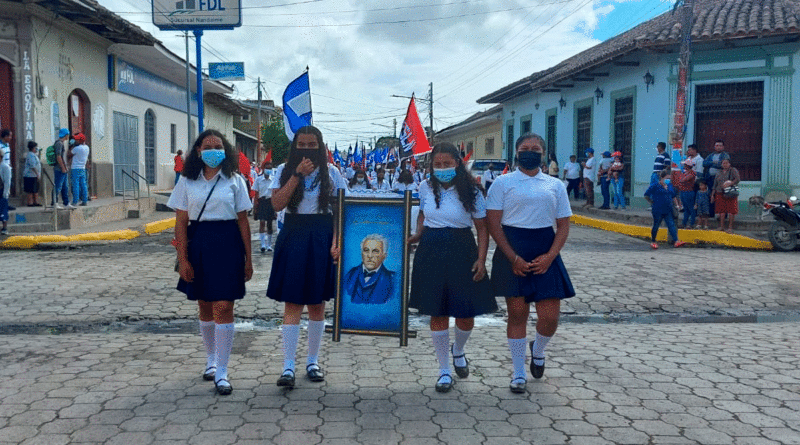 Estudiantes de Nandaime conmemorando el 230 aniversario del natalicio del General José Dolores Estrada