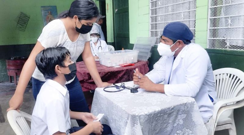 Médicos del Ministerio de Salud brindan atención a pobladores de Monseñor Lezcano