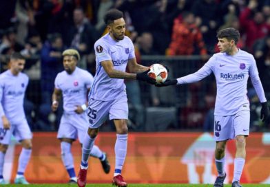 Pierre-Emerick Aubameyang junto a Pedri, goleadores que le dieron la victoria al Barcelona