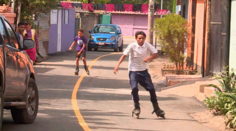 Nuevas calles asfaltadas en el barrio Carlos Núñez del distrito II de Managua, capital de Nicaragua