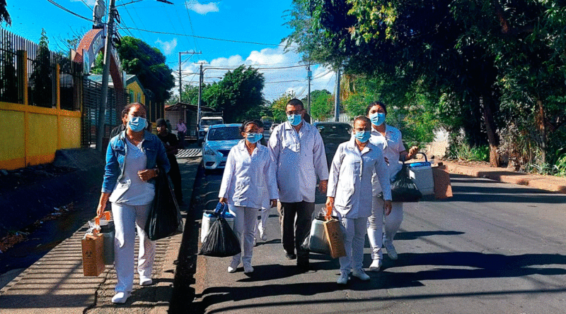 Brigadas de vacunación contra la COVID-19 del Ministerio de Salud de Nicaragua, en el Barrio Villa José Benito Escobar de Managua.
