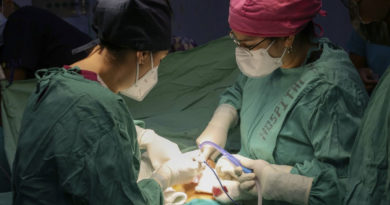 Médicos del Manolo Morales durante una de las cirugías realizadas