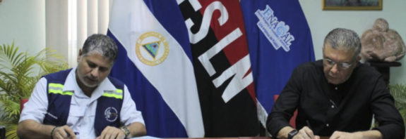 Firma del contrato por parte de ENACAL para la construcción del nuevo centro de atención en Managua