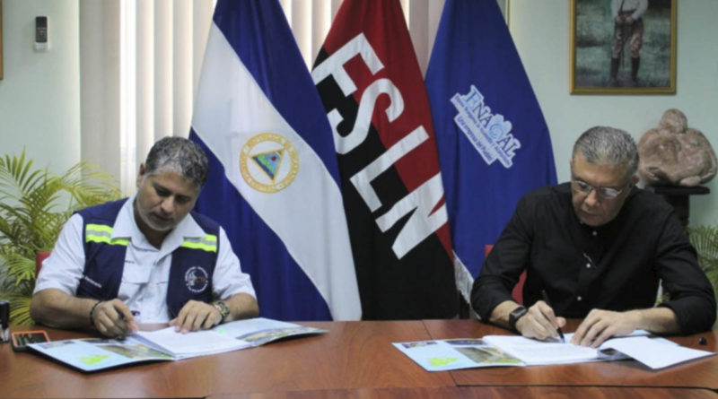 Firma del contrato por parte de ENACAL para la construcción del nuevo centro de atención en Managua