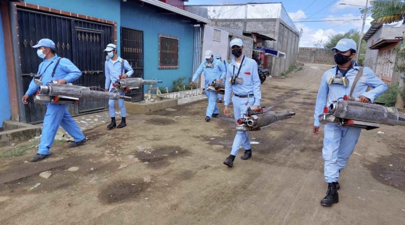 Brigadista del Ministerio de Salud durante la jornada de salud en Villa Nueva Nicaragua