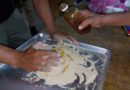 Productores Apicultores de Chinandega en proceso de capacitación, aprendiendo a elaborar torta nutritiva para las abejas