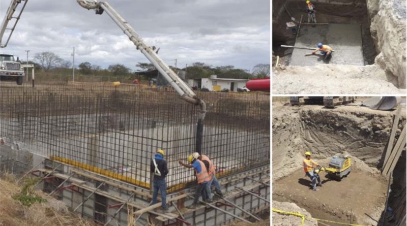 Trabajadores de ENACAL durante sus labores en la construcción de la planta de tratamiento de aguas residuales en Nandaime