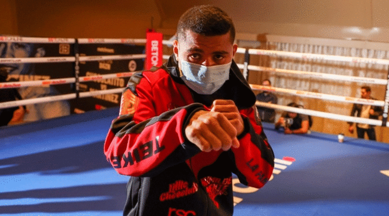 Román "Chocolatito" González en entrenamiento público antes de su pelea contra "Rey" Martínez