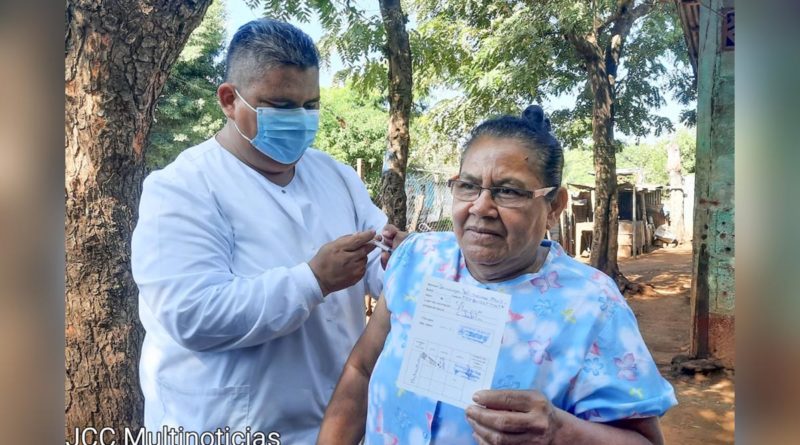 Brigadas de vacunación contra la COVID-19 recorren Ciudadela San Martin en Tipitapa