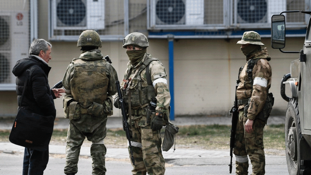 Militares rusos en Melitópol, el 29 de marzo de 2022.