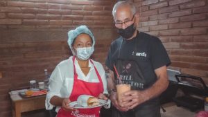 Pareja de emprendedores propietarios de la cafetería Sabor Cubano en Ocotal