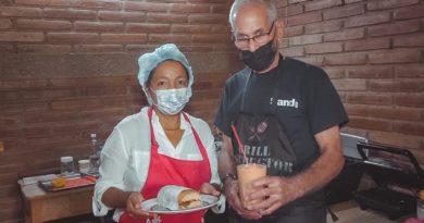 Pareja de emprendedores propietarios de la cafetería Sabor Cubano en Ocotal