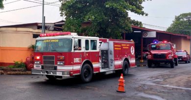 Camiones de bomberos que fueron enviados hacia la nueva estación en El Rosario, departamento de Carazo