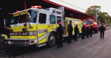 Camión y cisterna enviados a la nueva estación de bomberos en San Isidro