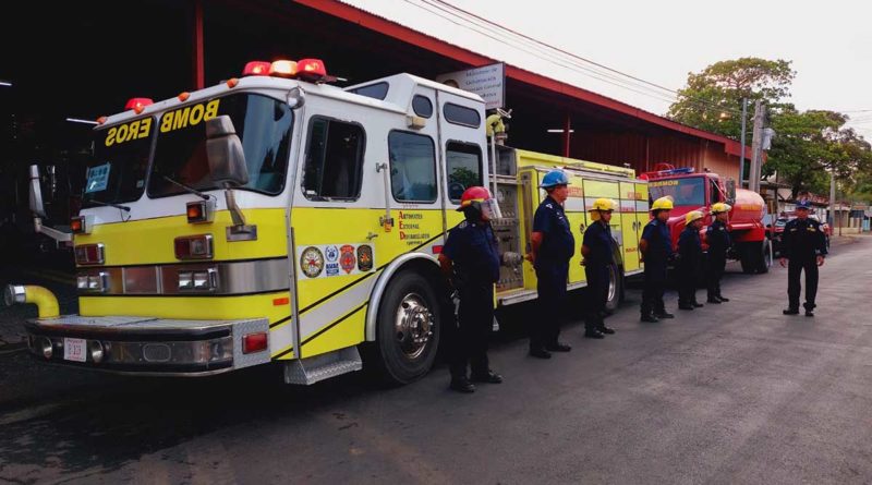 Camión y cisterna enviados a la nueva estación de bomberos en San Isidro