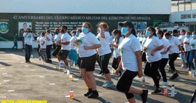 Ciudadanos participando en el Hospital Militar de Nicaragua en la campaña “El Movimiento es Salud por una Vida Saludable”