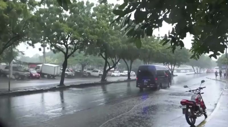 Una de las calles de Managua mientras llueve