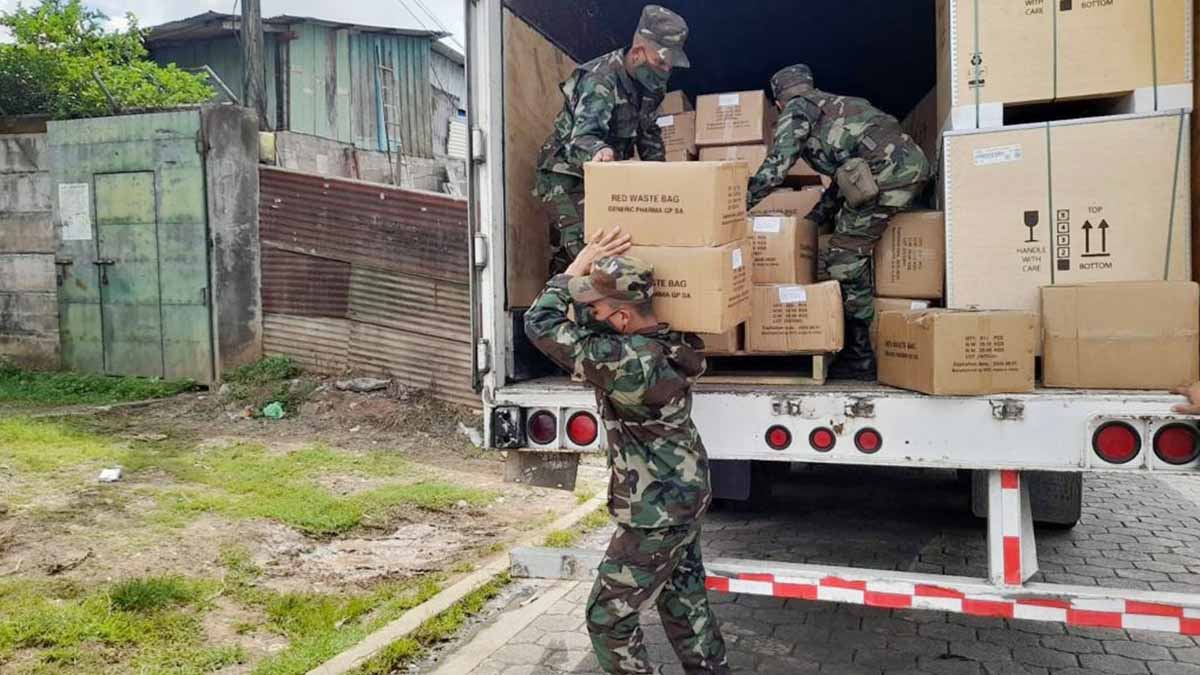 Ejército de Nicaragua descargó 800 paquetes de insumos médicos en San Carlos