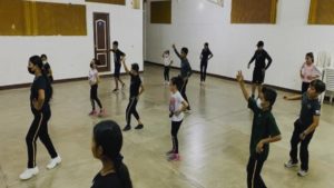 Niños en una de las escuelas de artes, danza y coros municipales