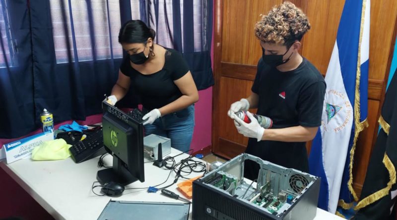 Estudiantes del Tecnológico de Chichigalpa durante la demostración de sus habilidades