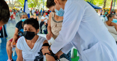 Doctora del Ministerio de Salud de Nicaragua (MINSA), brindando consulta médica en San Isidro, Matagalpa