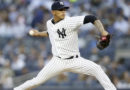 Jonathan Loáisiga ralizando un lanzamiento como picher de los Yankees de Nueva York