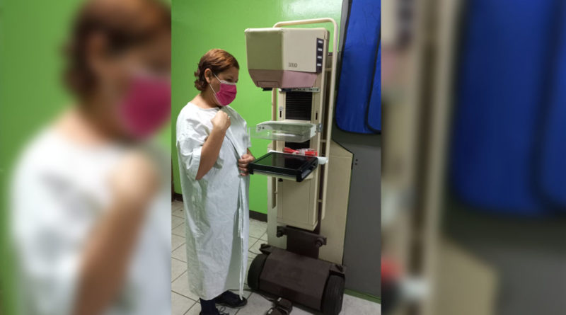 Foto Multinoticias / Paciente del Hospital Alemán Nicaragüense realizándose mamografía