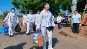 Enfermeras del Ministerio de Salud en Ciudad Belén para aplicar a la población vacunas contra la COVID-19.