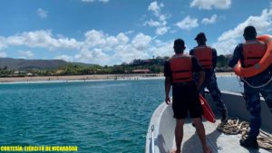 Efectivos militares del Ejército de Nicaragua resguardando las costas de San Juan del Sur durante competencia de natación