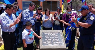 familias del municipio de San Isidro en el departamento de Matagalpa, celebrando la inauguración de la estación básica de bomberos "Cro. Félix Gámez López"