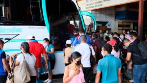 Terminales de buses a máxima capacidad para cubrir demanda en temporada de vacaciones
