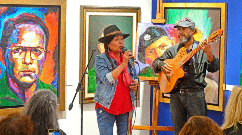 Artistas en la inauguración de la muestra “Rostros de Tomás, retratos y fotografías”, en la Embajada de Nicaragua en Lima, Perú.