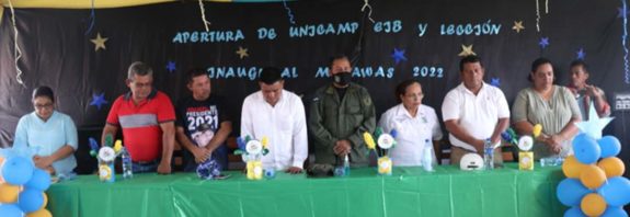 Autoridades Universitarias en el acto de inauguración de la primera universidad en el campo en la costa caribe