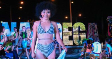 Modelo de Chinandega Moda luciendo un vestido de baño de diseñadores nicaragüenses