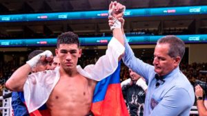 Dimitry Bivol derrota al Canelo Álvarez por decisión unánime